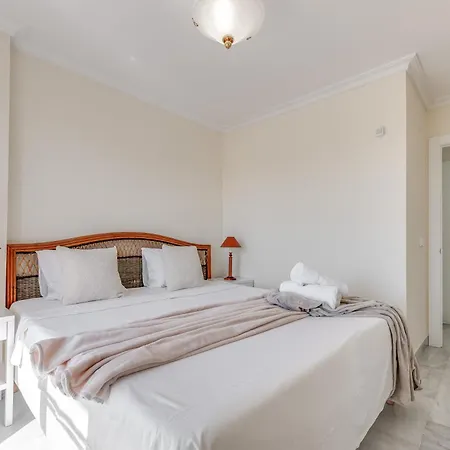 Apartment Cozy 2 Bdrm W Sea Views Next To Puerto Banus